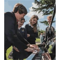 Piana v parku - Leighton Park School se zapojila do výukového partnerského programu Yamaha Music