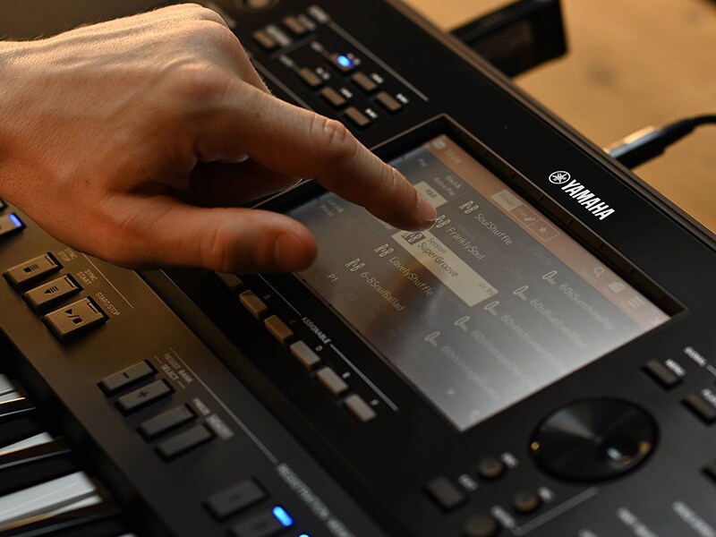 Ovládání dotykové obrazovky aranžovací pracovní stanice Yamaha PSR-SX720+