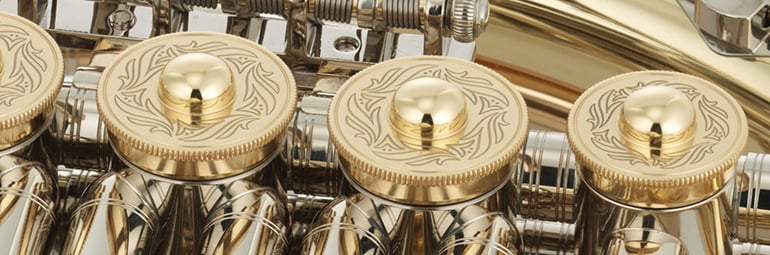 Kryty ventilů a šrouby ozvučníku