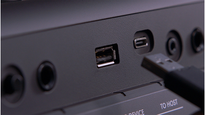 PSR-E583 Obrázek s možnostmi konektivity a výstupů