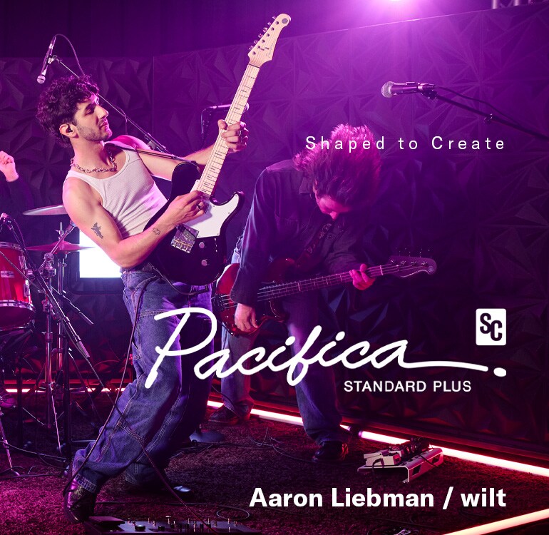 wilt / Aaron Liebman vystupující na pódiu s modelem Pacifica SC Standard Plus (PACS+11SM BL)