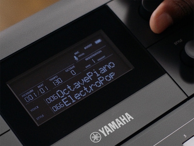 PSR-E483 Obrázek možností středového displeje