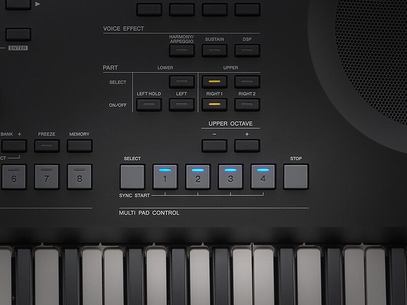 Detailní záběr na Multi Pady modelu PSR-SX620, které slouží ke spouštění frází, patternů a smyček.