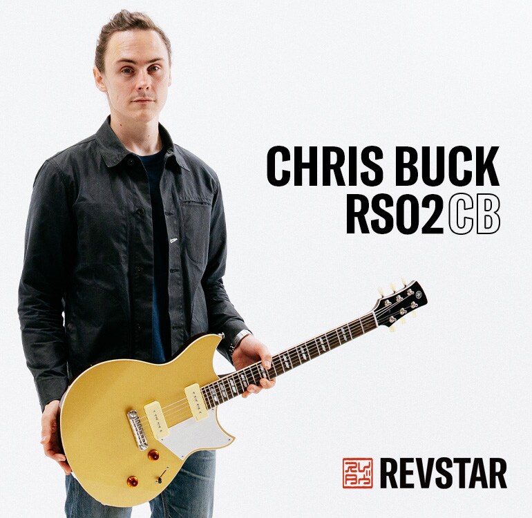 Chris Buck se svou signature kytarou Revstar RS02CB