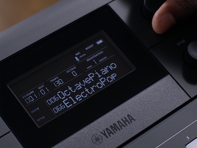 PSR-E583 Obrázek možností středového displeje