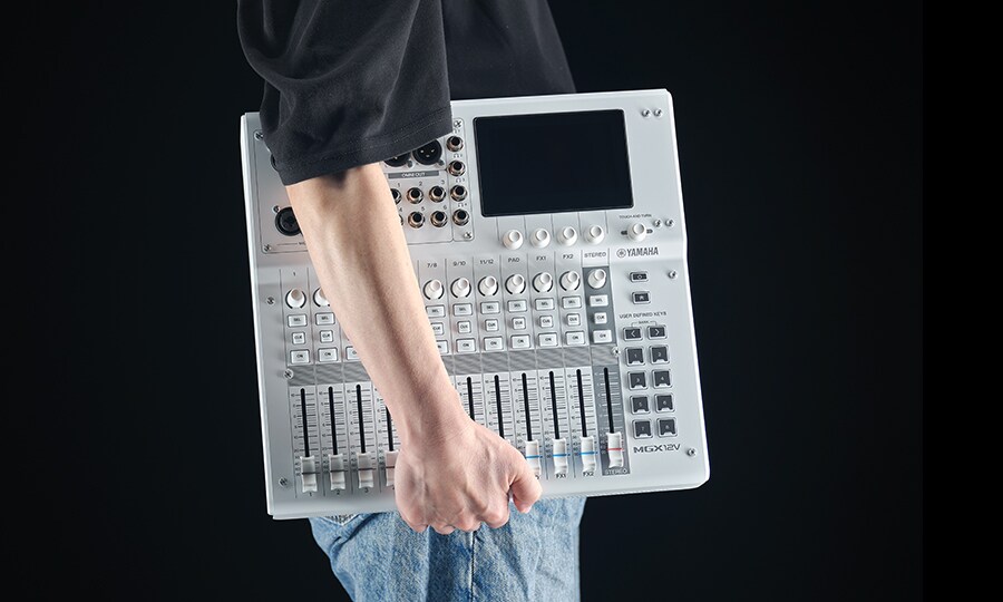 Yamaha MGX12V: Kamkoli jdete