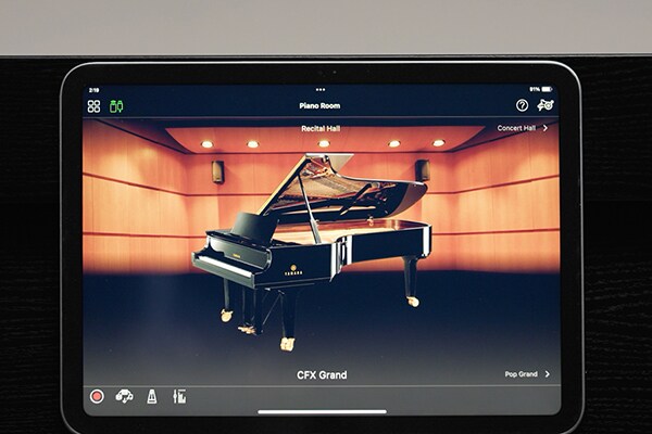 Aplikace Smart Pianist zobrazená na obrazovce tabletu