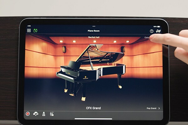 Displej tabletu, na kterém je zobrazena spuštěná aplikace Smart Pianist